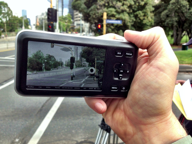 以傳統按鍵瀏覽的風格取代觸控螢幕,請同時注意新的focus peaking的顏色。