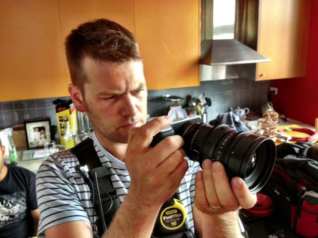 我的跟焦助理Cam Gaze正在把玩BMD口袋電影機(BMPCC)跟Zunow T2.8 11-16 m4/3變焦鏡頭